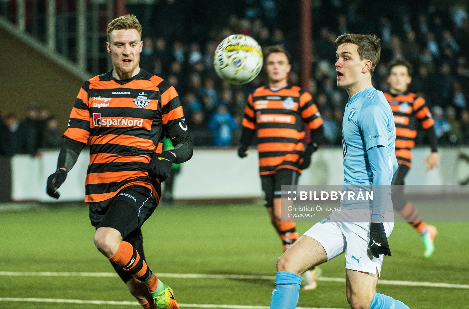 Malmö FFs Pave Vagic mot Helsingørs Andreas Holm Jensen under träningsmatchen i fotboll mellan Malmö FF och Helsingør den 28 januari 2017 i Malmö.