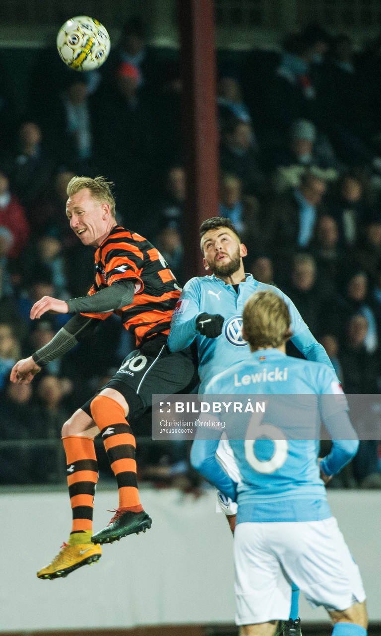 Malmö FFs Erdal Rakip och Oscar Lewicki mot Helsingørs