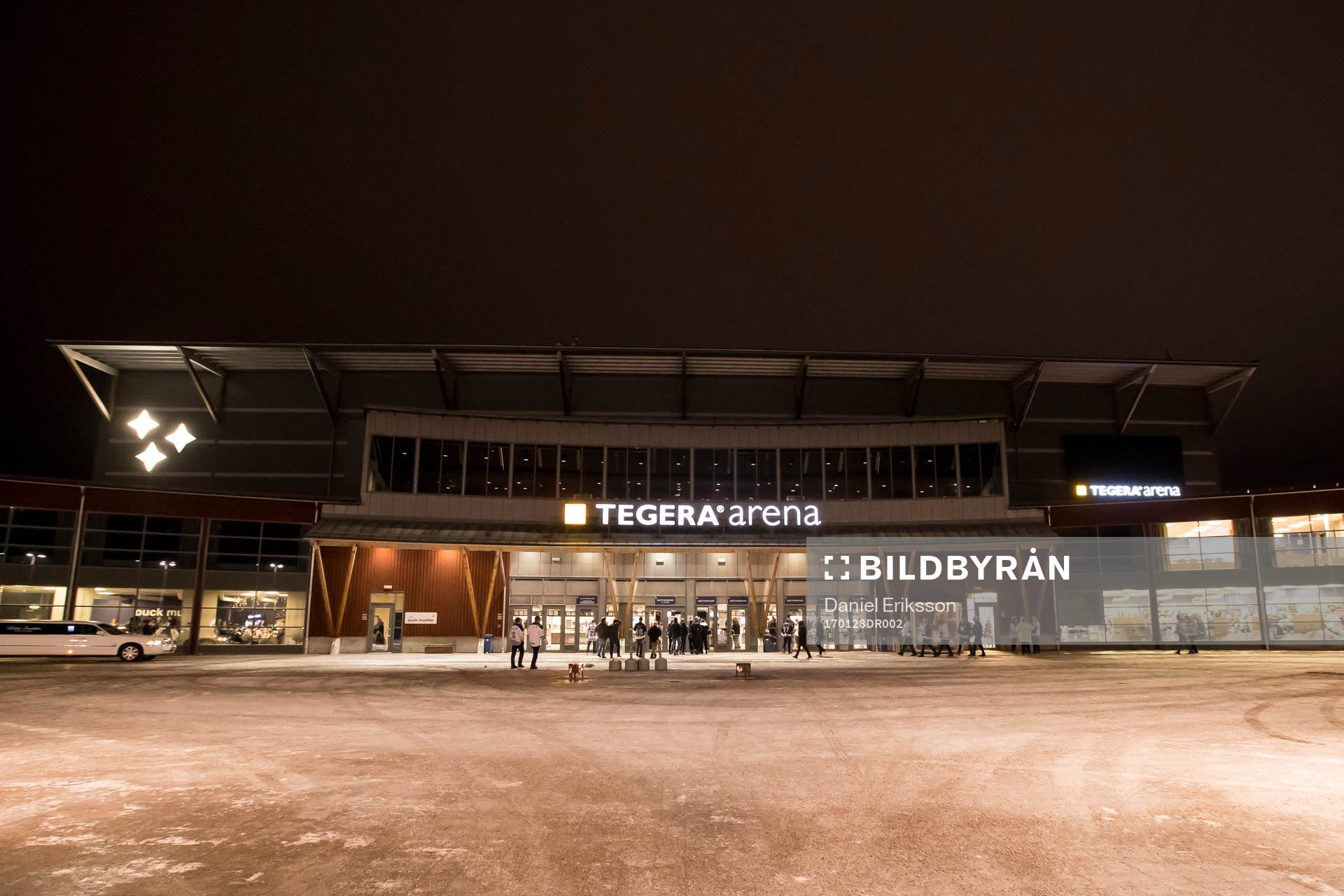 Exteriör av Tegera Arena innan ishockeymatchen i SHL