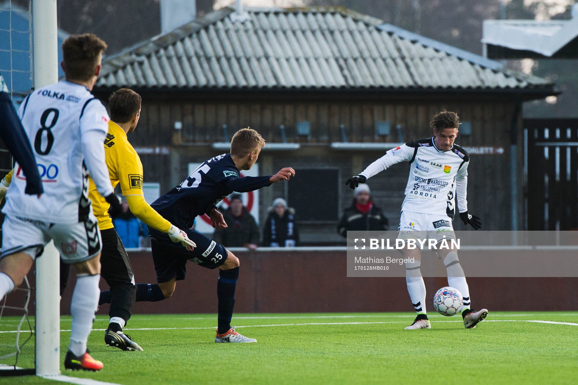 Utsiktens Felix Von Barth kan inte stoppa GAIS Daniel Janevski från att göra 1-0-målet under en träningsmatch i fotboll mellan GAIS och Utsikten den 28 januari 2017 i Göteborg.