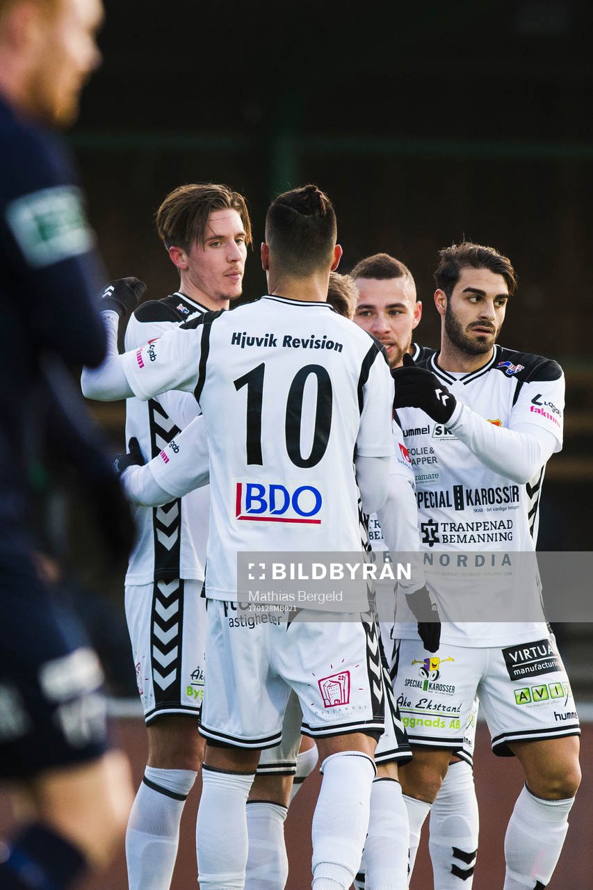 GAIS Daniel Janevski gjorde 1-0-målet och jublar med Luka