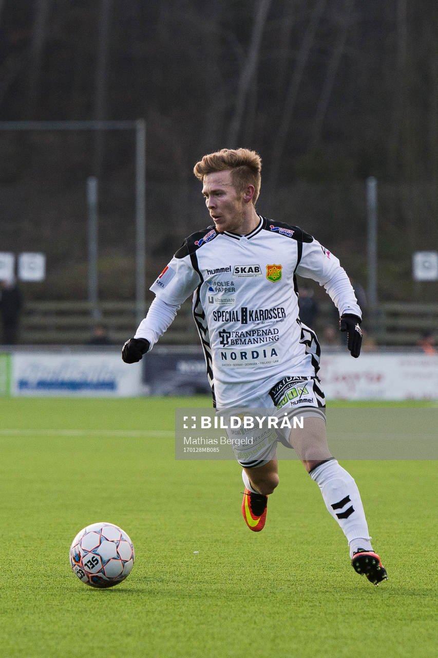 GAIS Andreas Peterson under en träningsmatch i fotboll mellan GAIS och Utsikten den 28 januari 2017 i Göteborg.