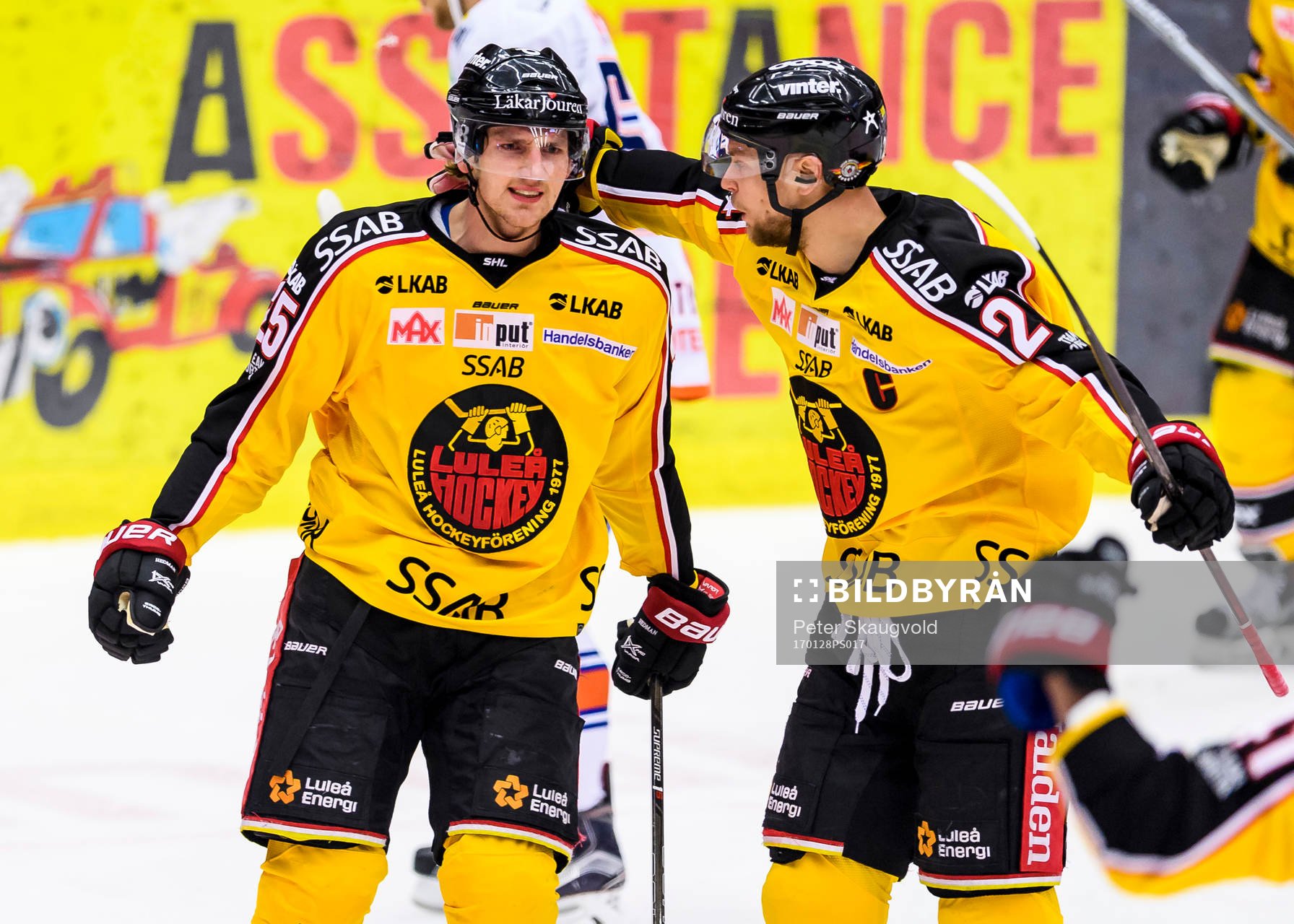 Luleås Anton Hedman (v) jublar