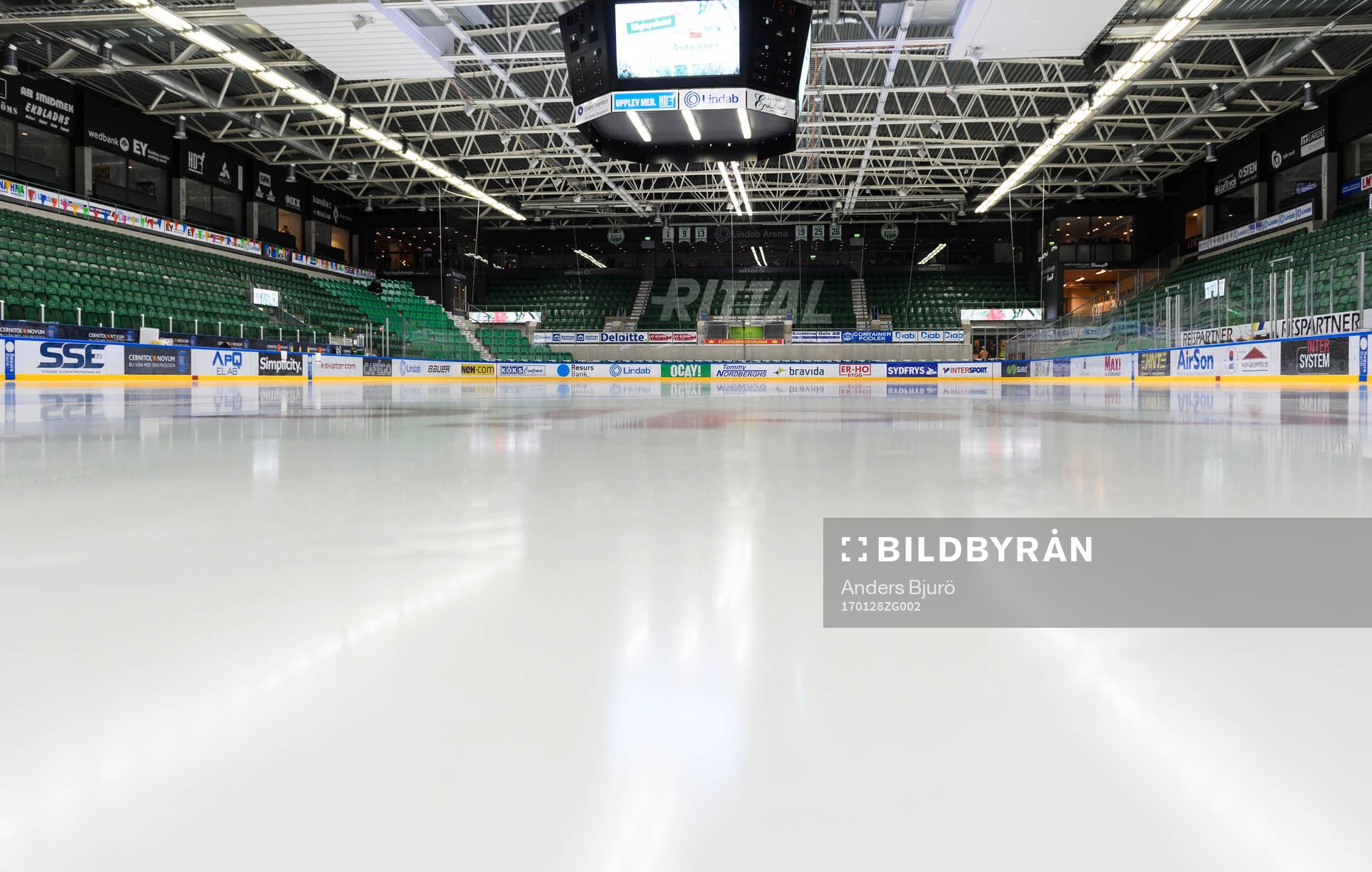 Vy från isen i Lindab Arena