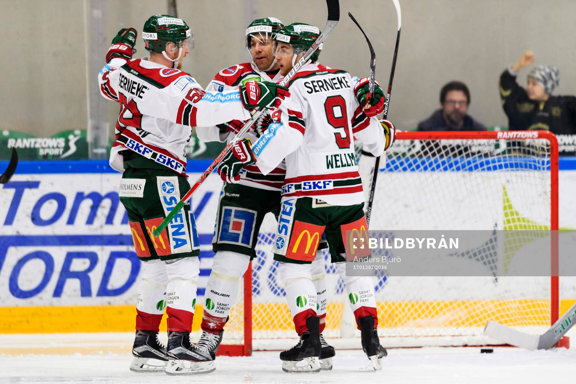 Frölundas Simon Hjalmarsson (v) och Casey Wellman (h)