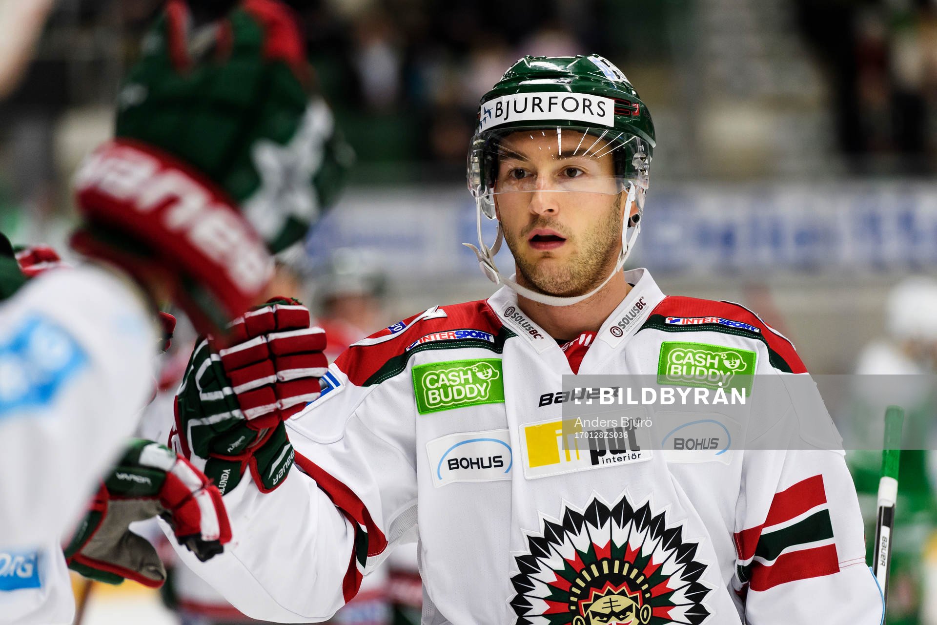 Frölundas Casey Wellman jublar med båset
