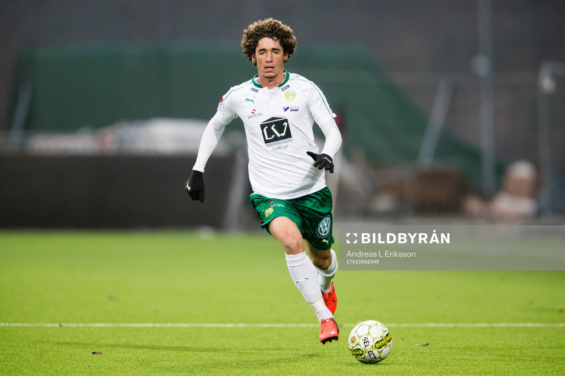 Hammarbys Romulo Cabral Pereira Pinto med bollen