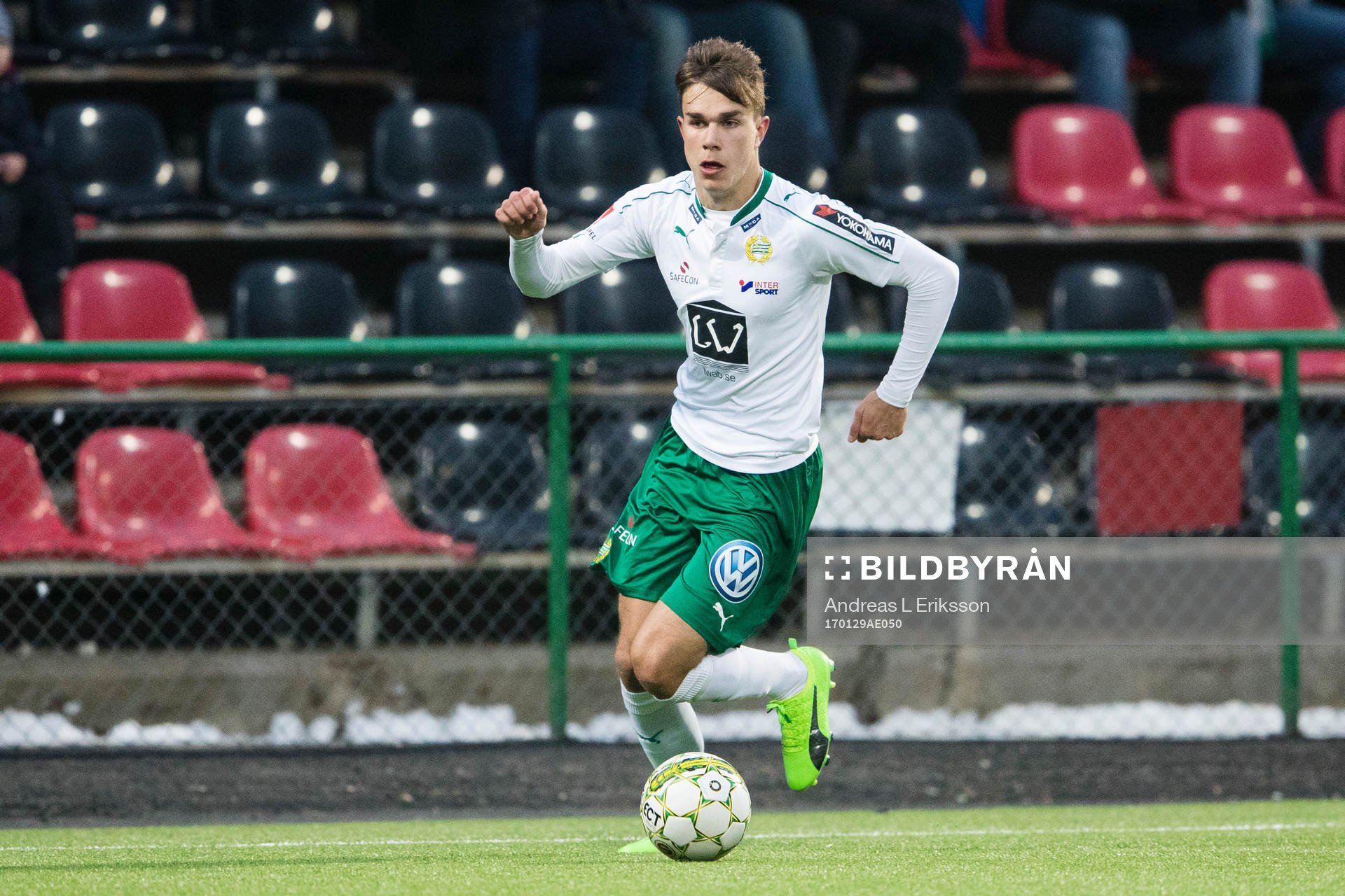 Hammarbys Dusan Jajic med bollen