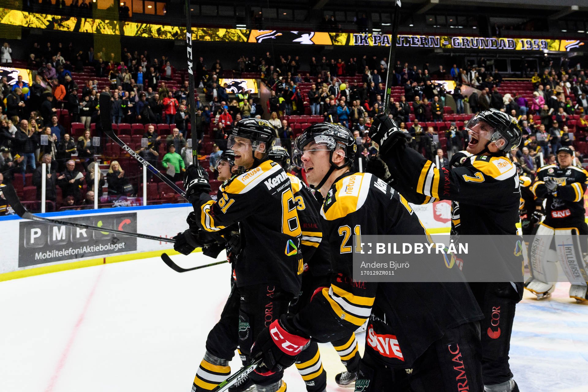 Panterns Martin Janolhs och Johan Ivarsson jublar