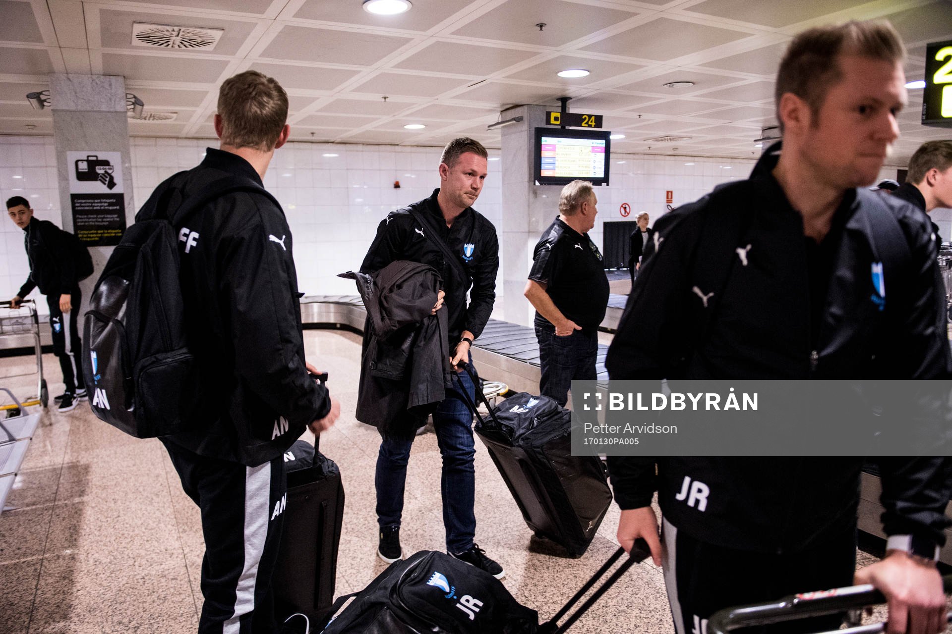Tränare Magnus Pehrsson (m) med sitt bagage