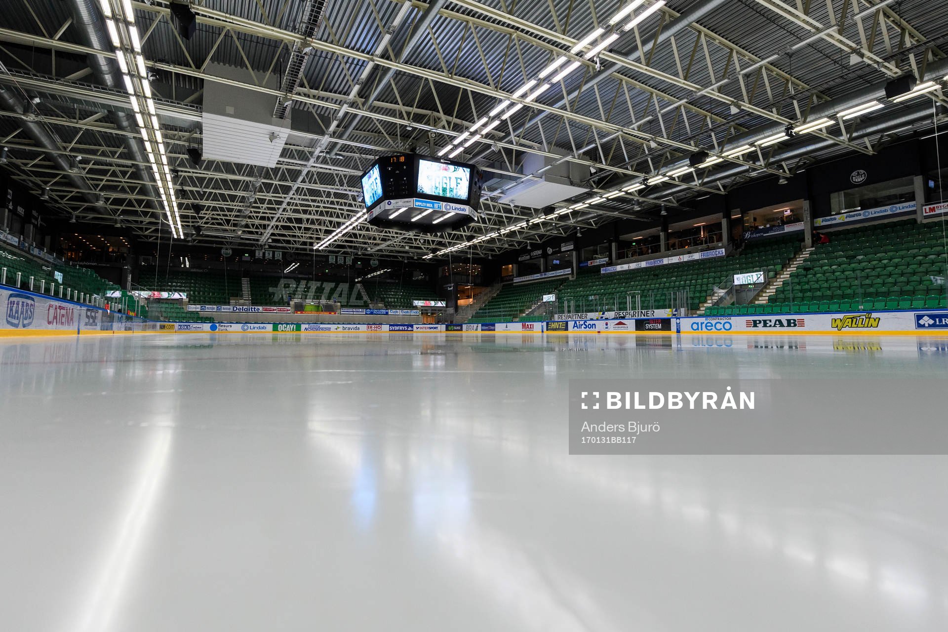 Vy över isen i Lindab Arena