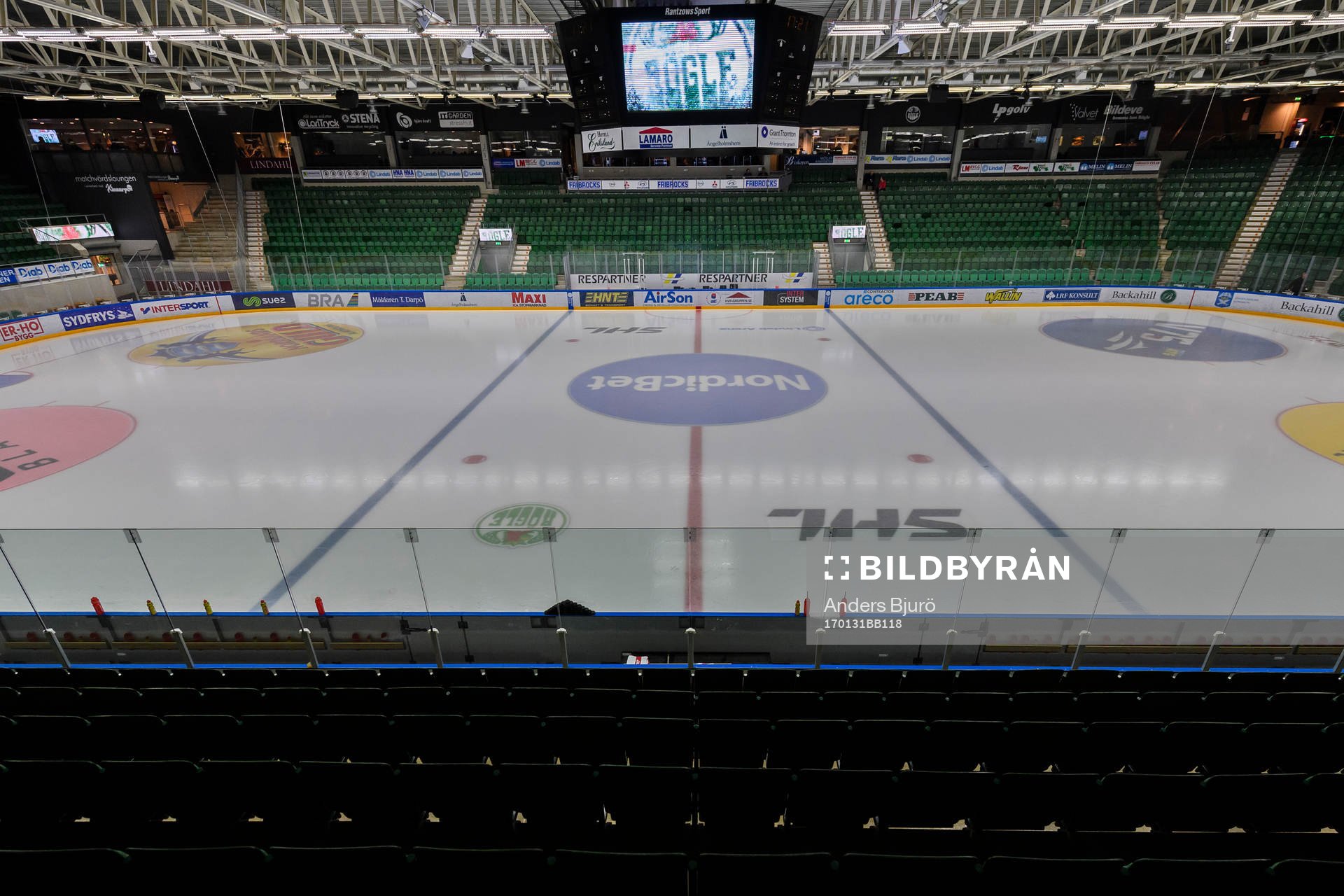 Vy över isen i Lindab Arena