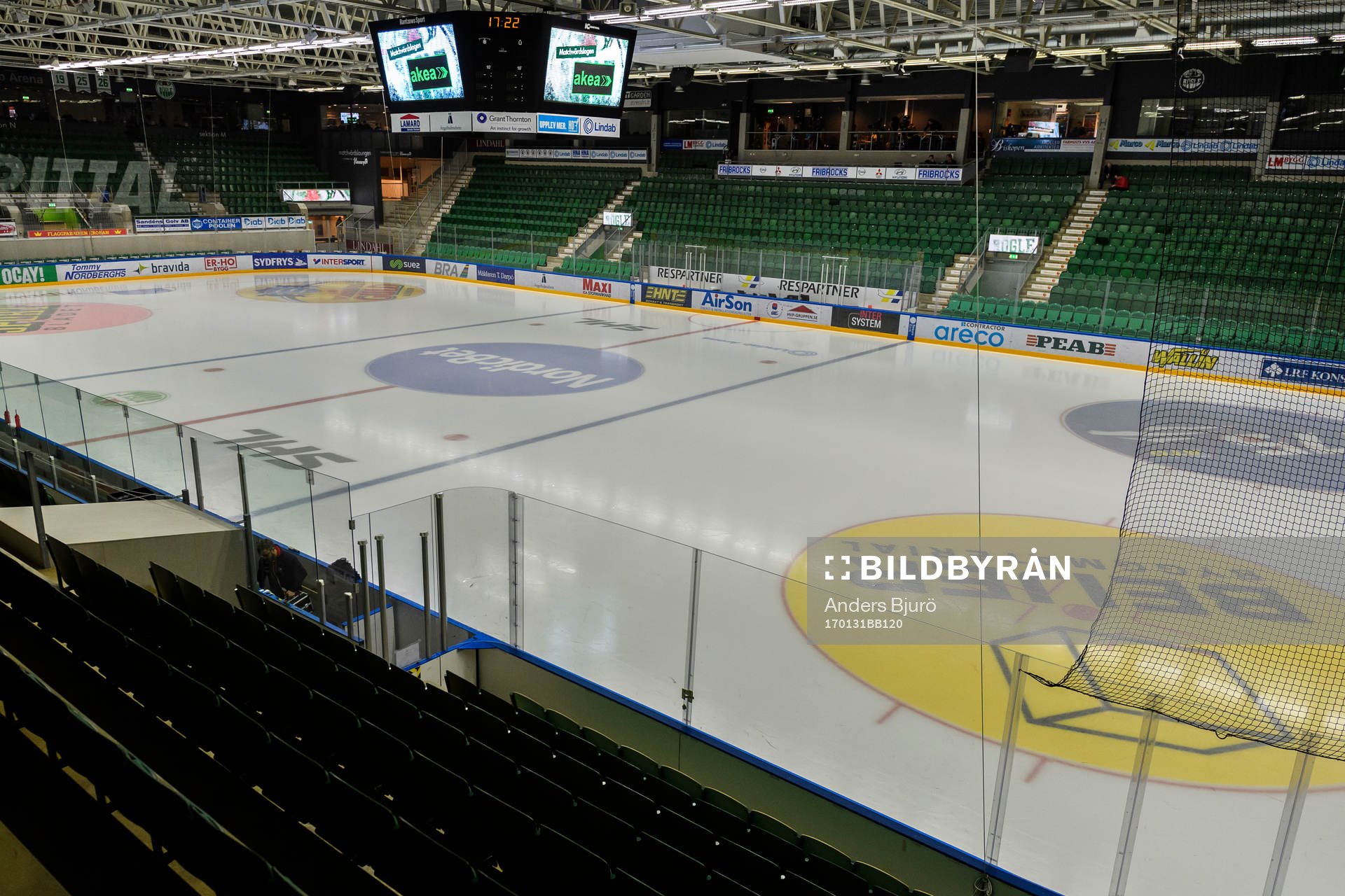 Vy över isen i Lindab Arena