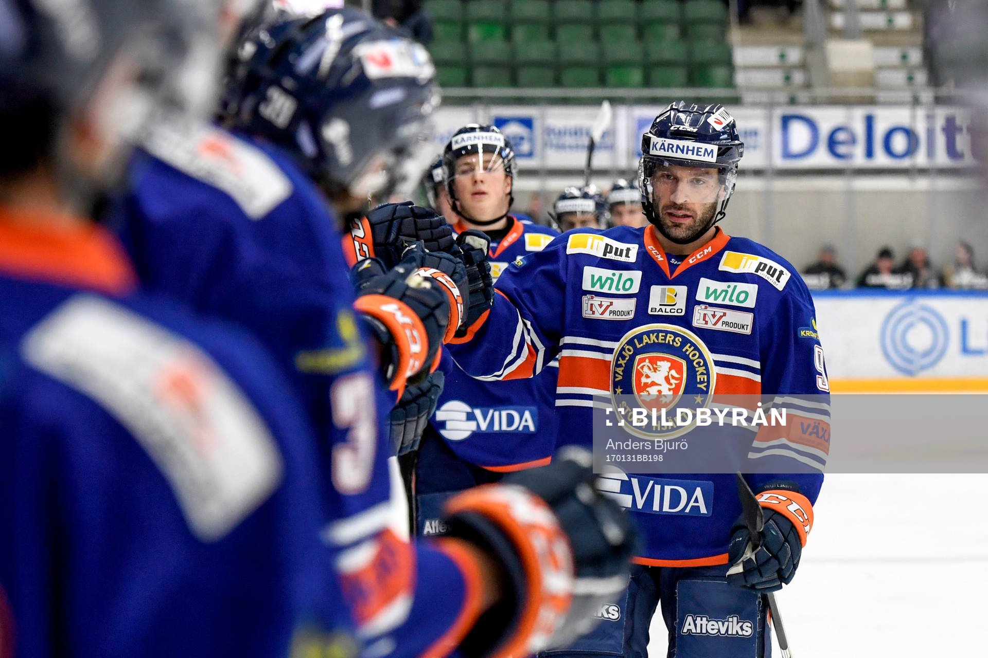 Växjös Josh Hennessy jublar