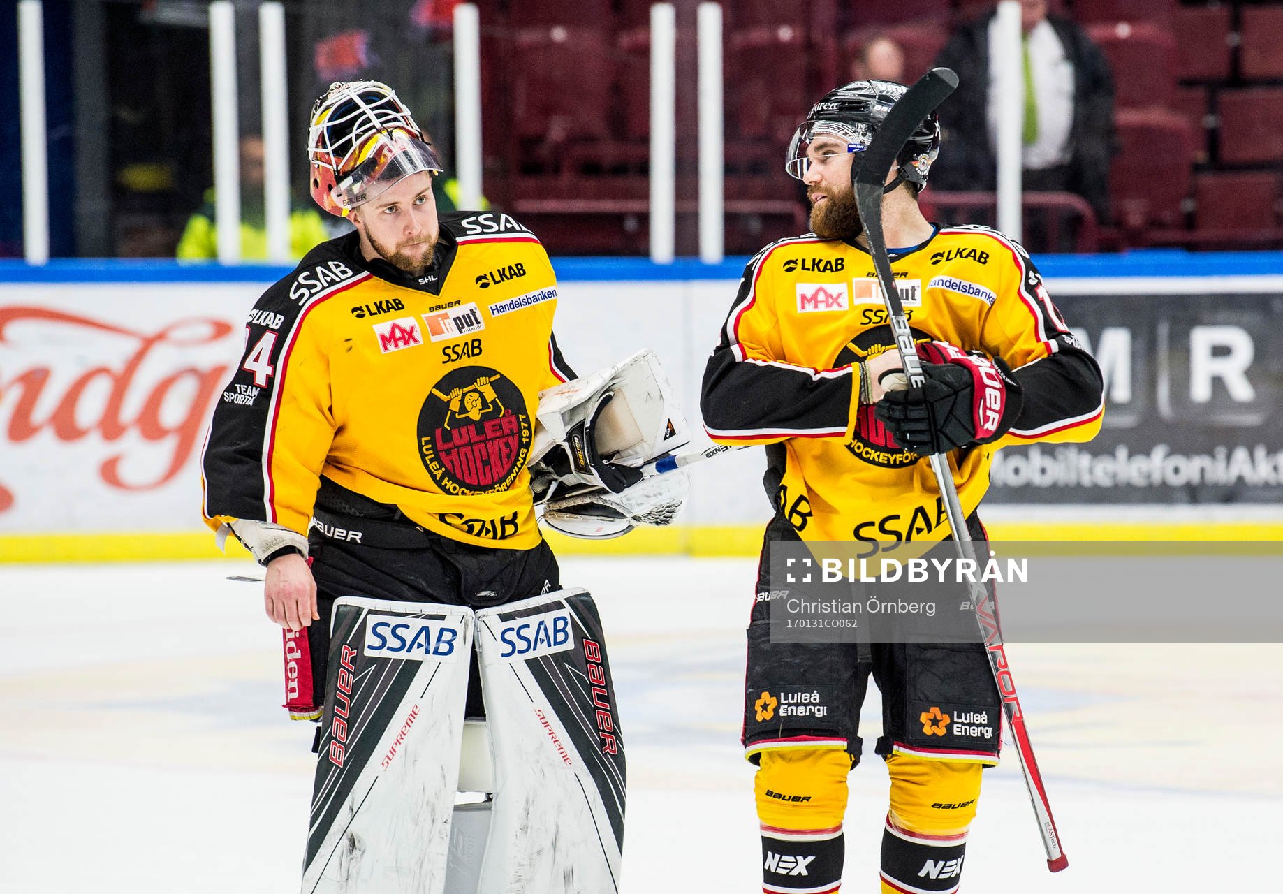 Luleås målvakt Joel Lassinatti och Jacob Lagacé deppar
