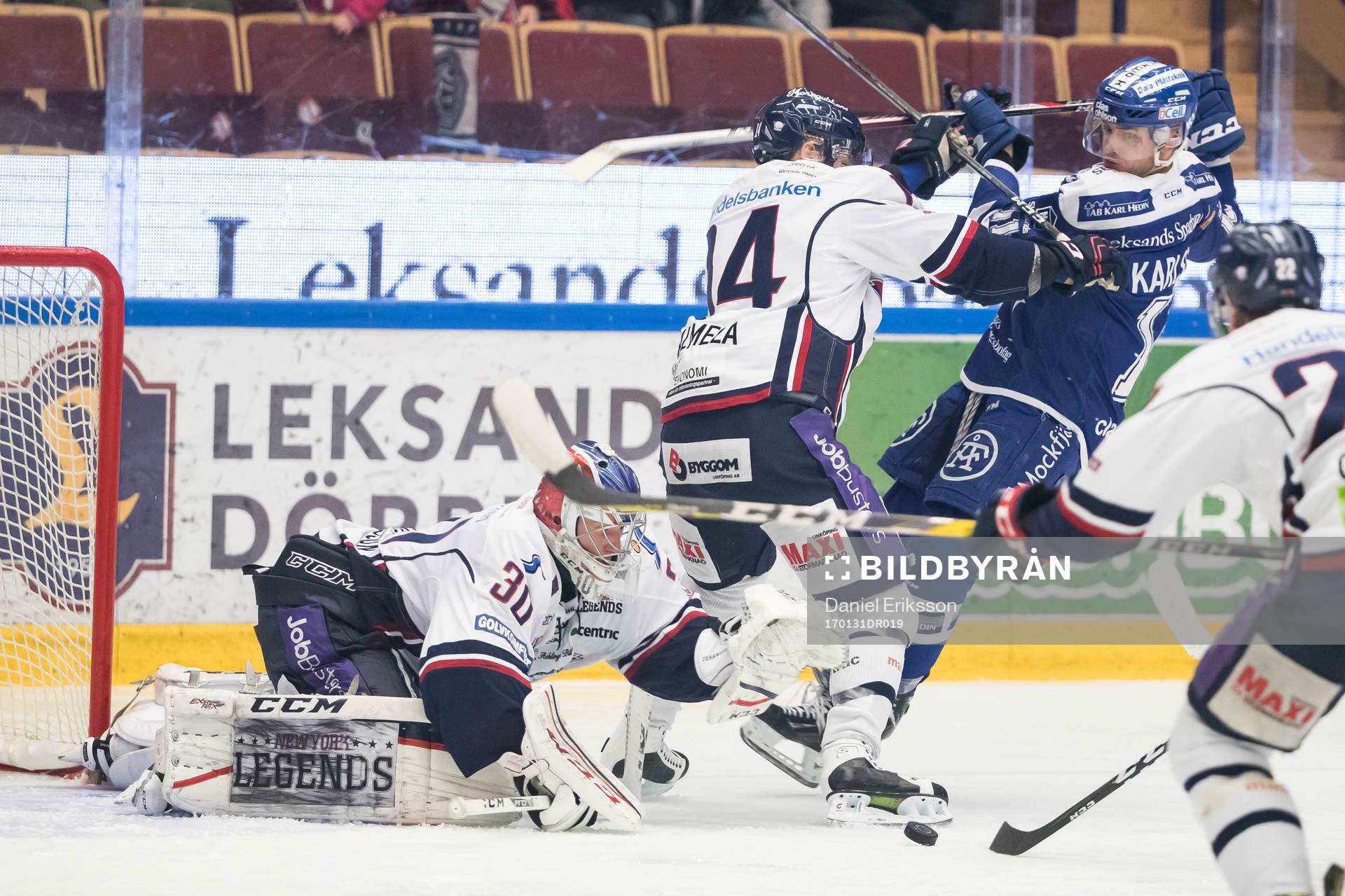 Leksands Martin Karlsson framför Linköpings målvakt