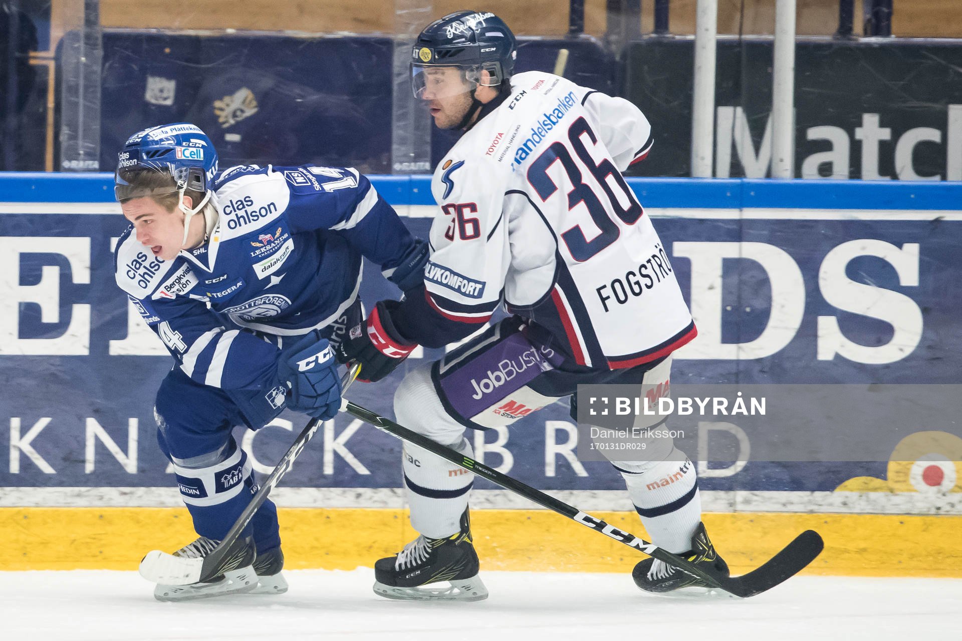 Leksands Oskar Lang och Niklas Fogström  i ishockeymatchen