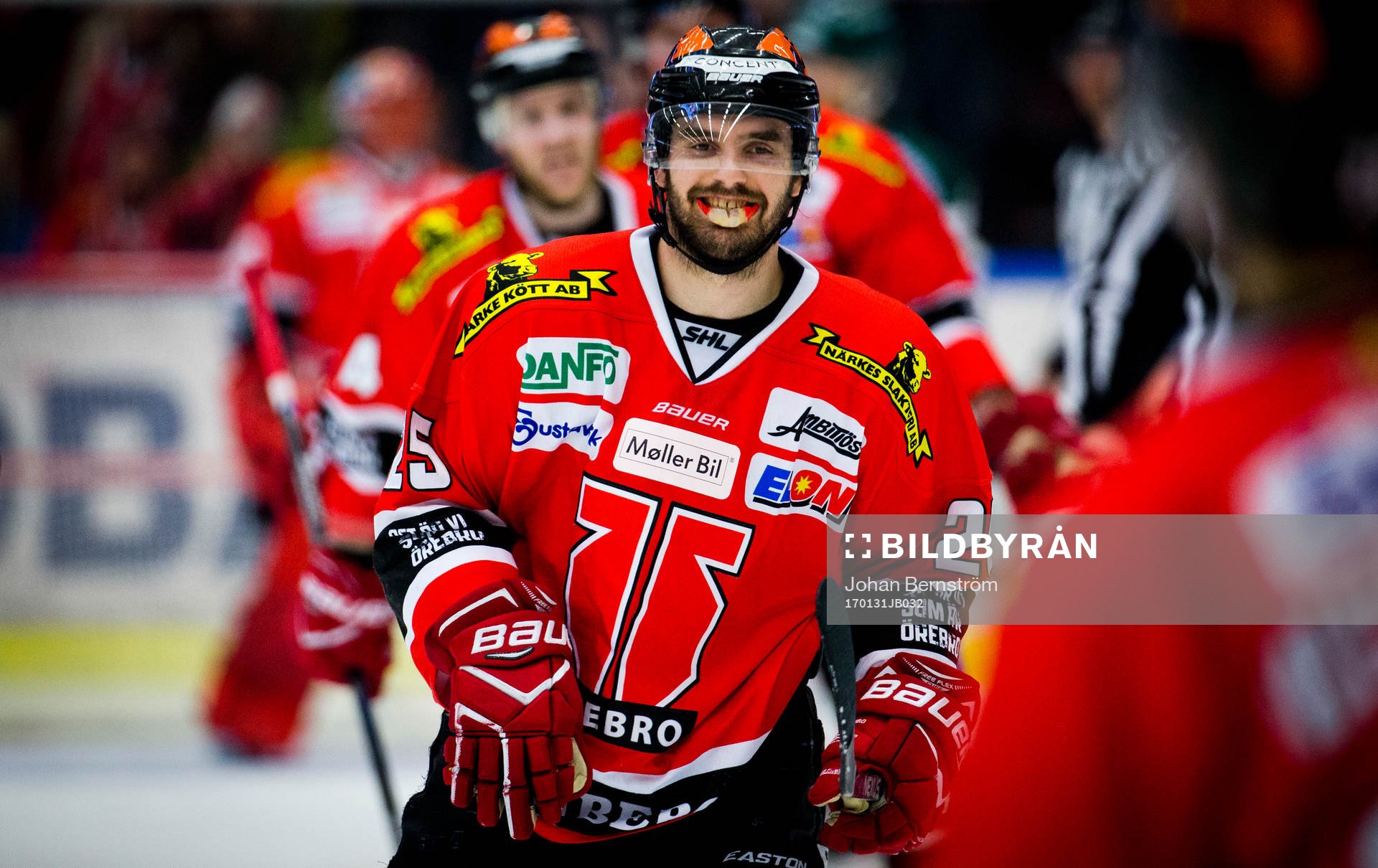 Örebros Martin Johansson skrattar