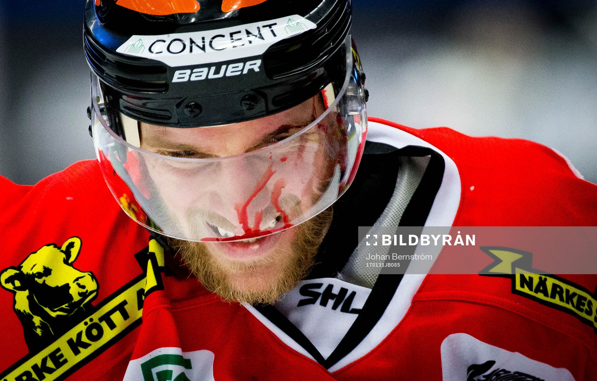 Örebros Tom Wandell med blod på visiret