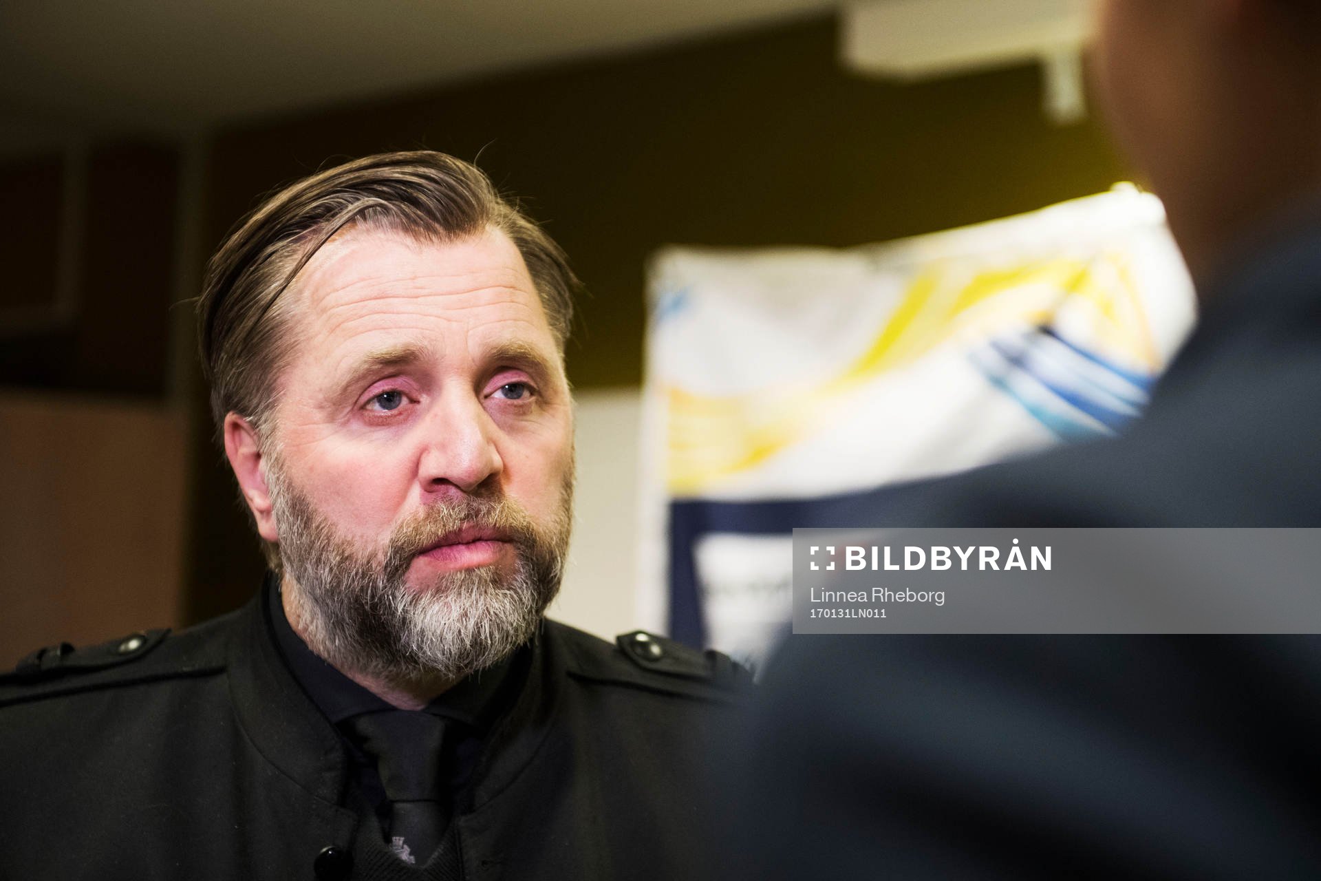 s sportchef Björn Wesström presenterar nye spelaren