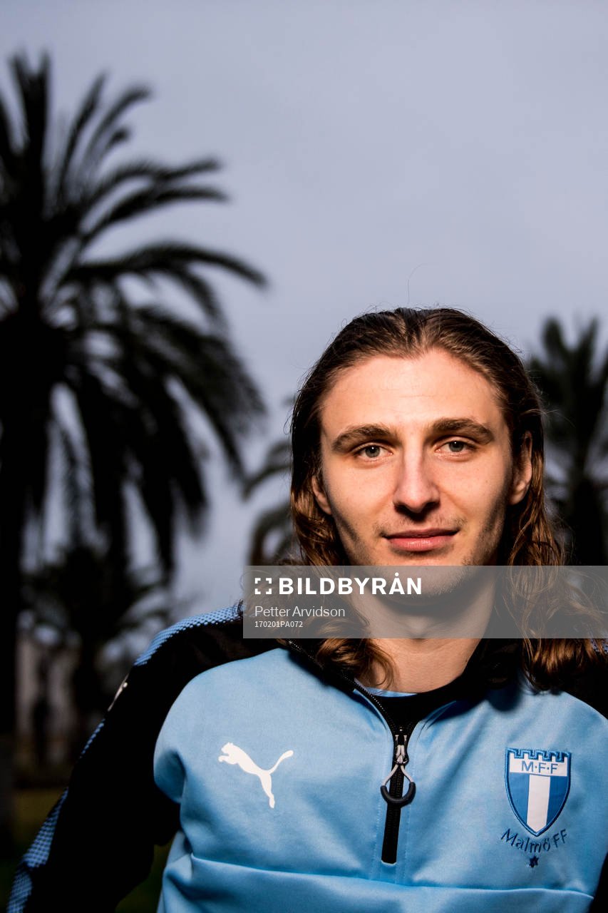 Pawel Cibicki poserar för ett porträtt efter en träning under ett träningsläger med Malmö FF den 1 januari 2017 i Salou.