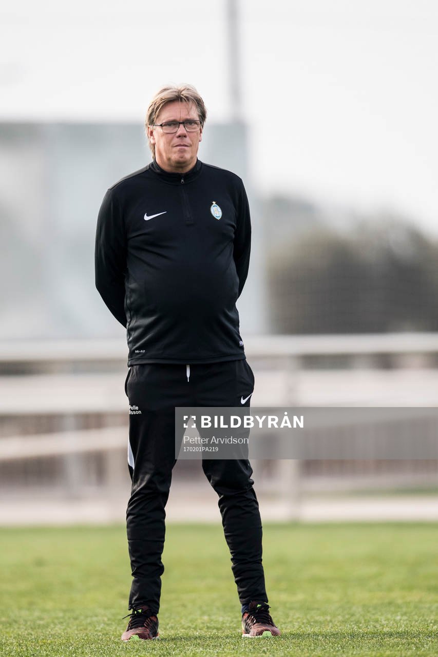 AFC Eskilstunas tränare Per Pelle Olsson under en träning under ett träningsläger med Eskilstuna den 1 februari 2017 i Salou.