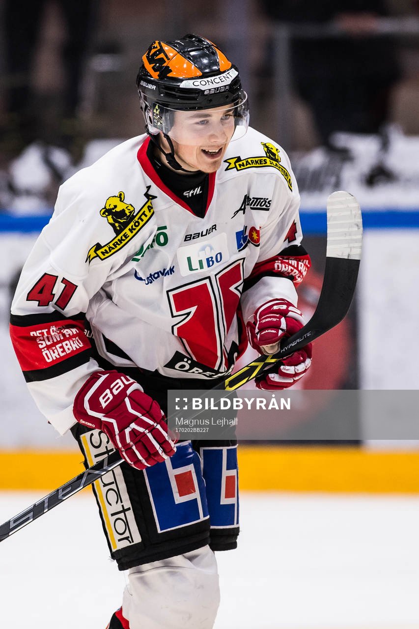 Örebros Joel Mustonen  jublar