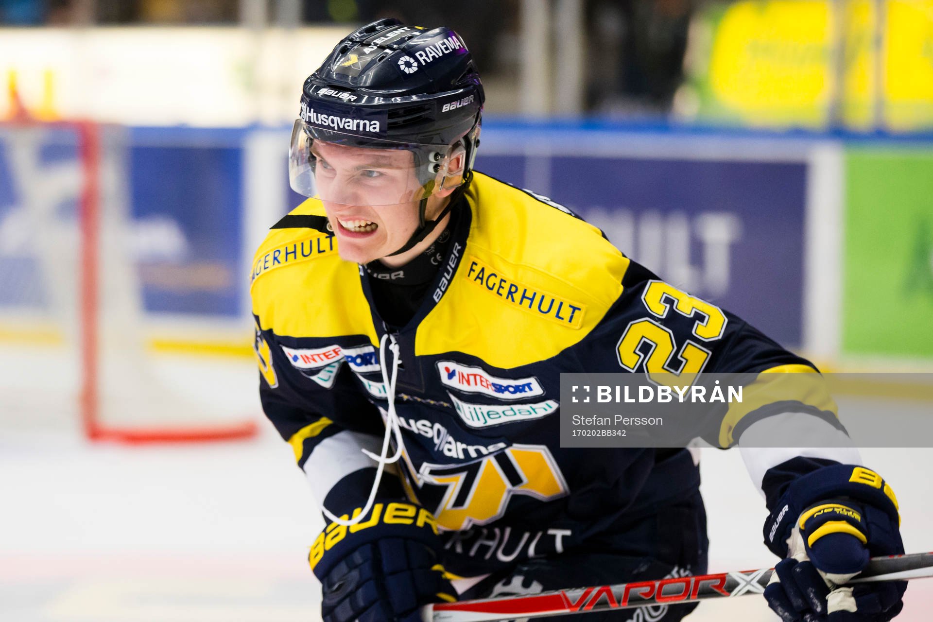 s Lias Andersson grimaserar