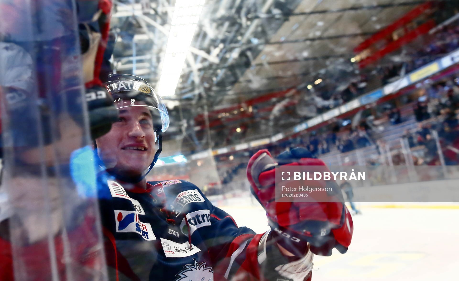 Linköpings spelare med Jakob Lilja jublar