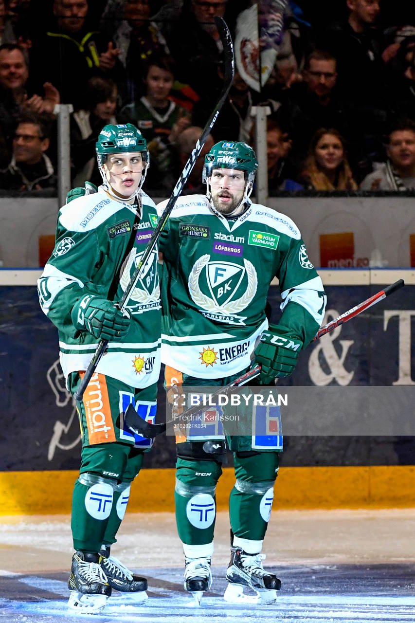 Färjestads Joel Eriksson Ek och Jonas Holös jublar