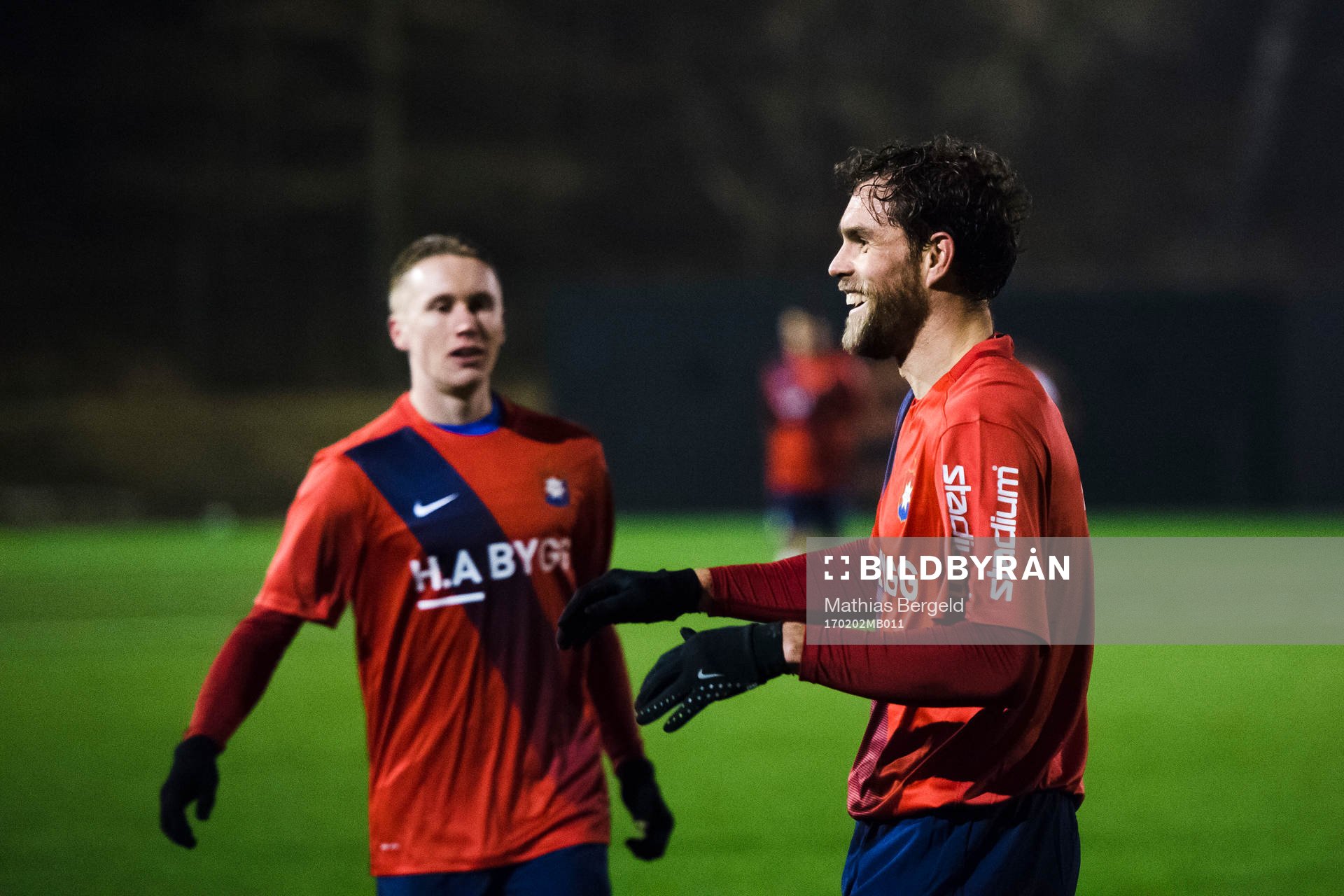Örgrytes Johan Elmander jublar