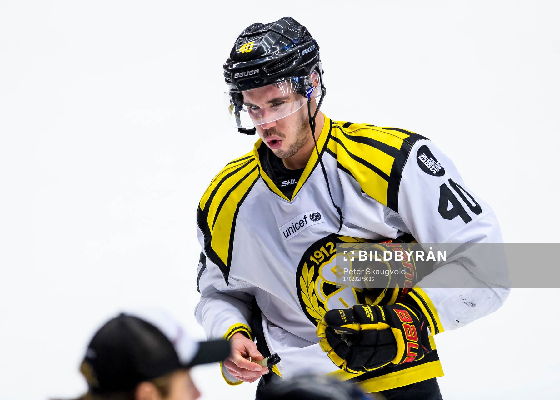 Brynäs Jesper Jensen grinar illa