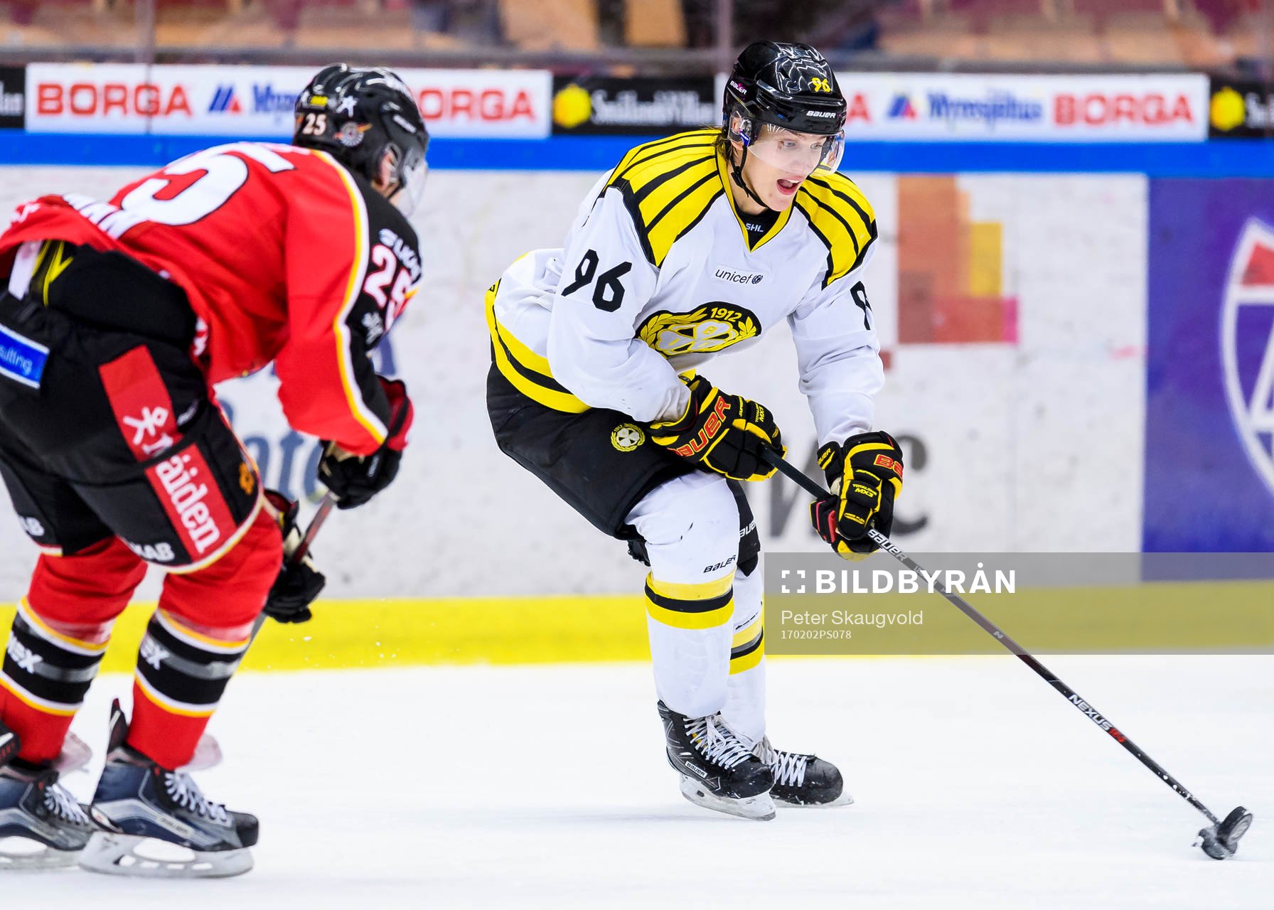 Brynäs Oskar Lindblom med pucken