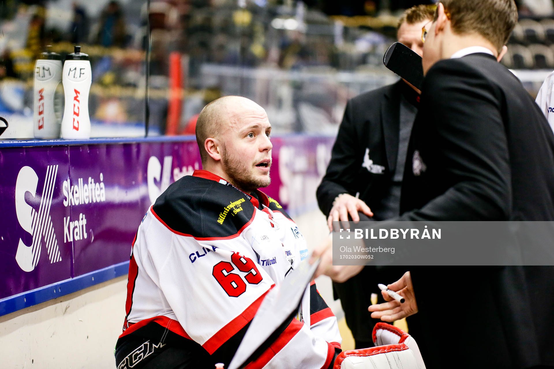 Malmö Redhawks målvakt Oscar Alsenfelt och assisterande