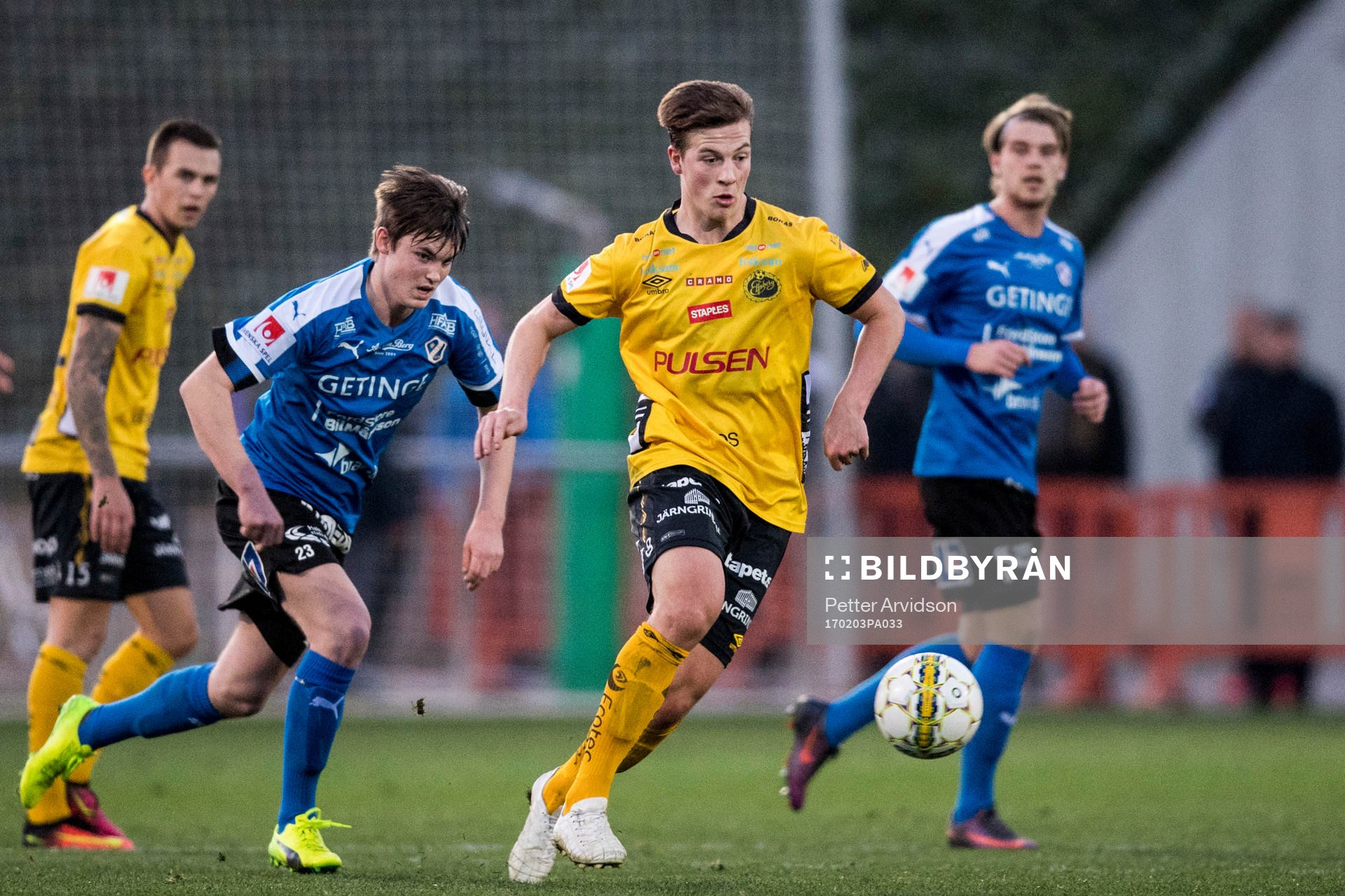 Elfsborgs Simon Olsson och Halmstads Jonathan Svedberg under en träningsmatch mellan Halmstad och Elfsborg den 3 februari 2017 i Salou.