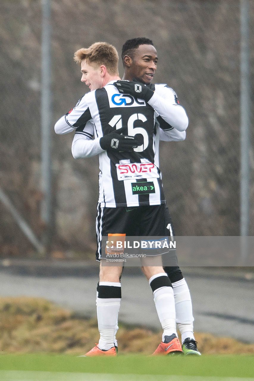 Landskronas Dennis Olofsson grattar Karim Sadat efter 1-0 målet under en träningsmtach mellan Landskrona och Lödde den 4 februari 2017 i Landskrona.