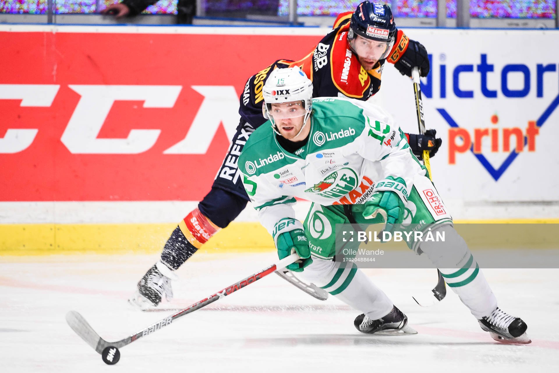 Rögles Simon Ryfors och Djurgårdens Matt Anderson