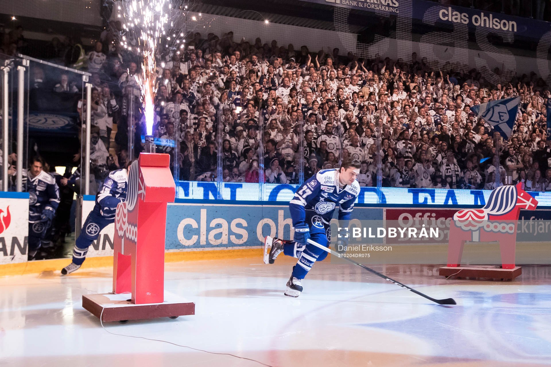 Leksands Eric Castonguay gör entre i ishockeymatchen i SHL