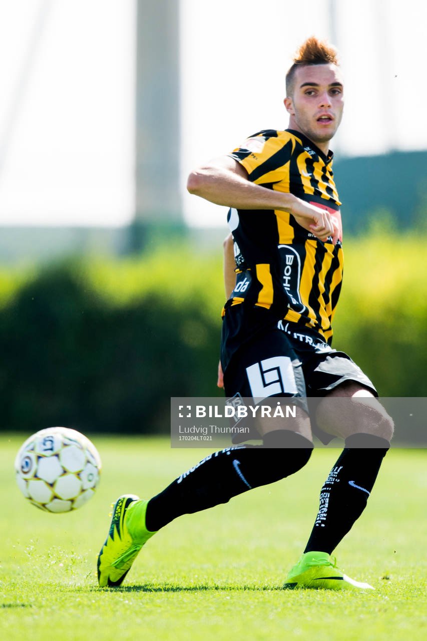 Häckens Egzon Binaku under fotbollsmatchen mellan Häcken och Molde i Dubai International Cup den 4 februari 2017 i Dubai.
