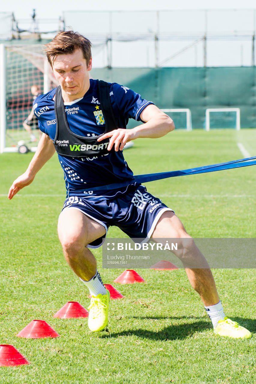 Patrik Karlsson Lagemyr kör rehab under en träning med IFK Göteborg under deras träningsläger i Dubai den 4 februari 2017 i Dubai.