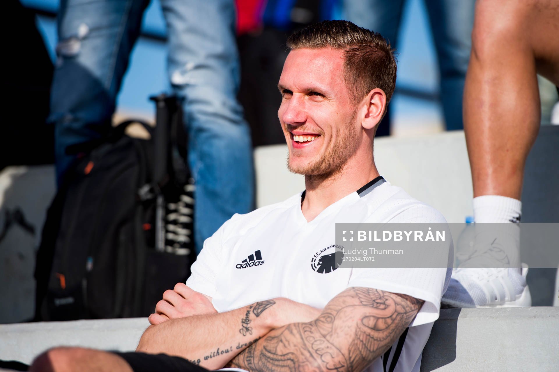 FC Köpenhamns Robin Olsen på läktaren under fotbollsmatchen mellan FC Köpenhamn och Jeonbuk Motors i Dubai International Cup den 4 februari 2017 i Dubai.