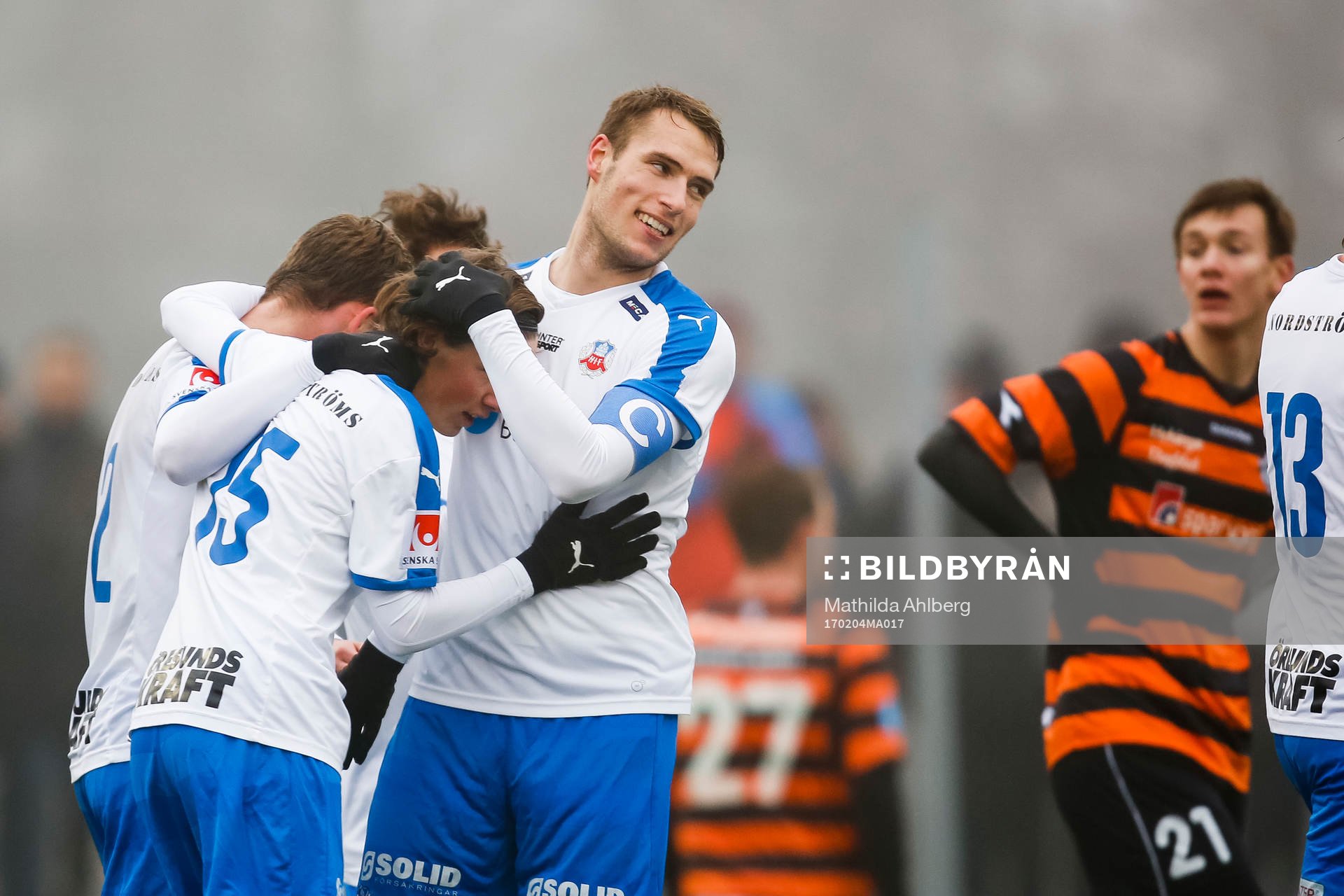 Helsingborgs Max Svensson och Frederik Helstrup jublar efter mål under en träningsmatch i fotboll mellan Helsingborg och Helsingör den 4 februari 2017 i Helsingborg.
