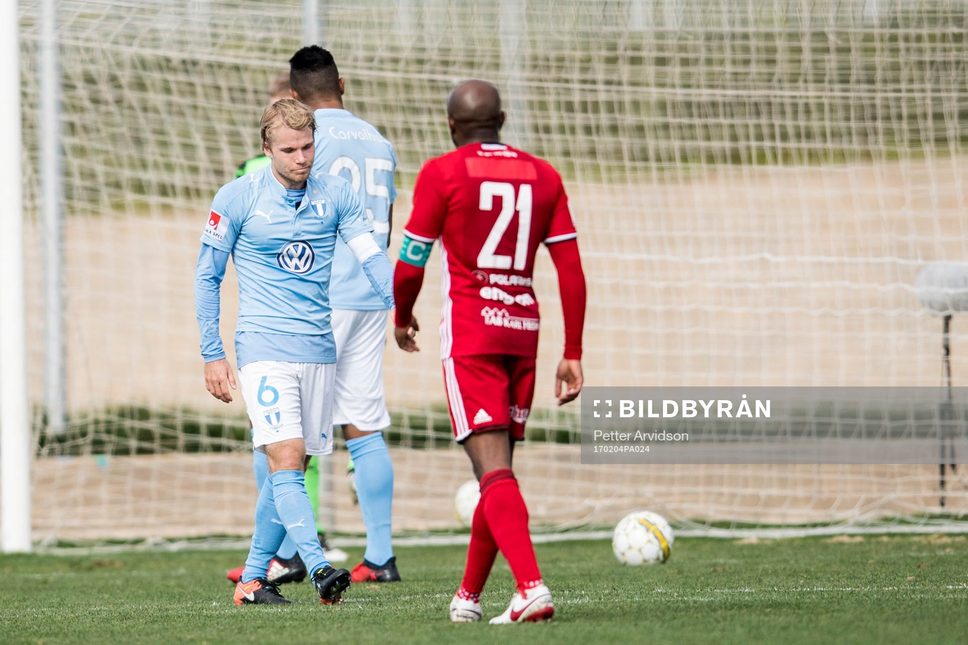 Malmö FFs Oscar Lewicki deppar