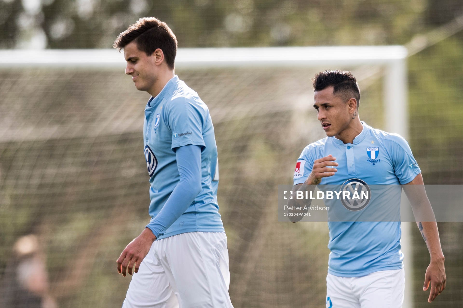 Malmö FFs Alexander Jeremejeff och Yoshimar Yotún deppar