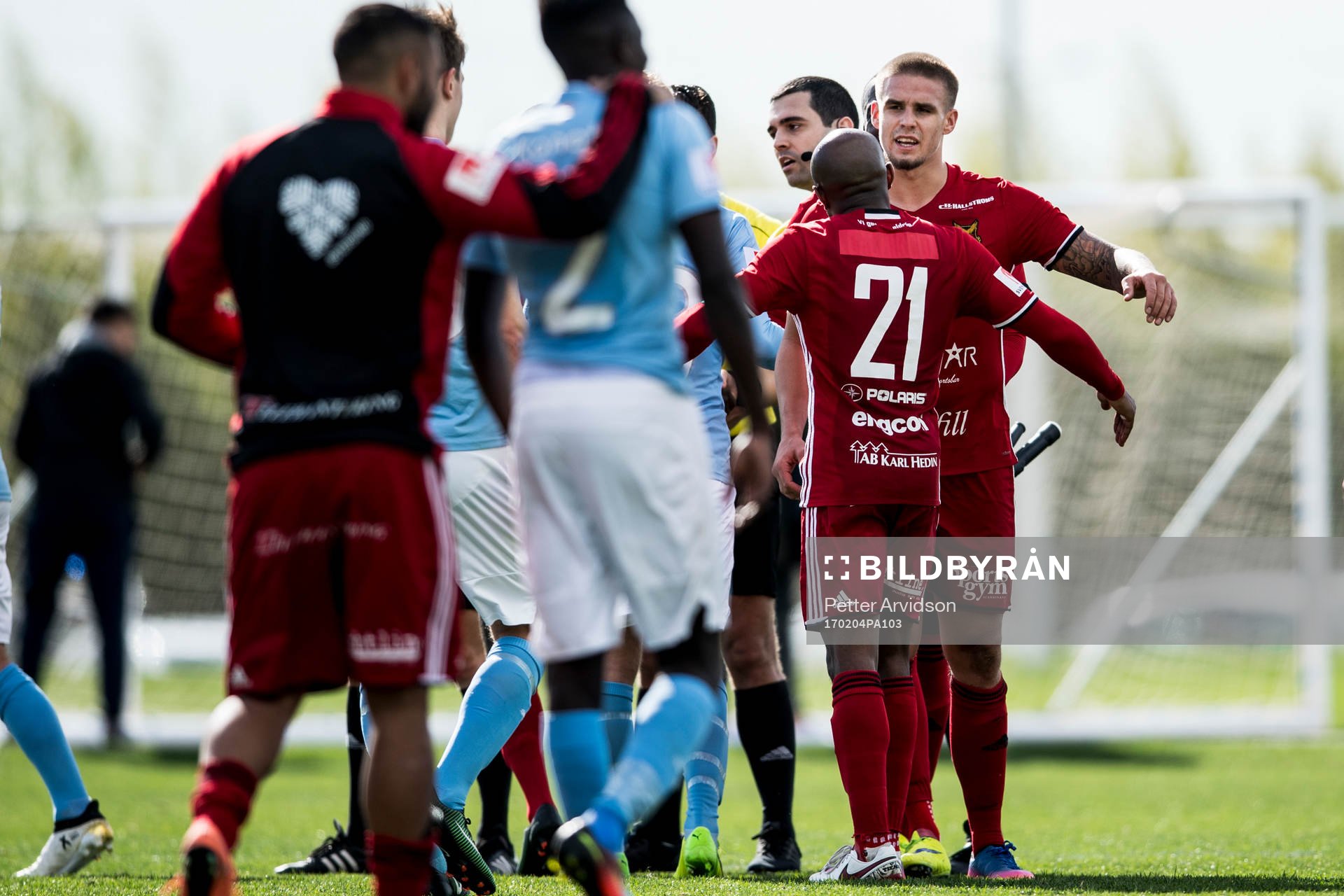 Östersunds Douglas Bergqvist och Fouad Bachirou jublar
