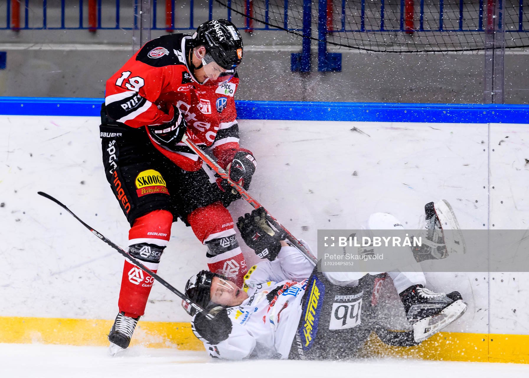 Piteås David Pettersson tacklar omkull Asplövens Jesse