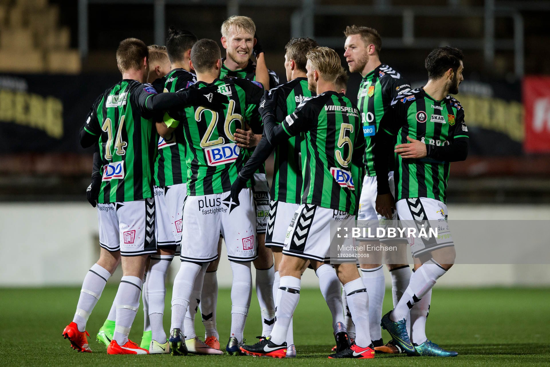 GAIS Luka Mijaljevic omfamnas