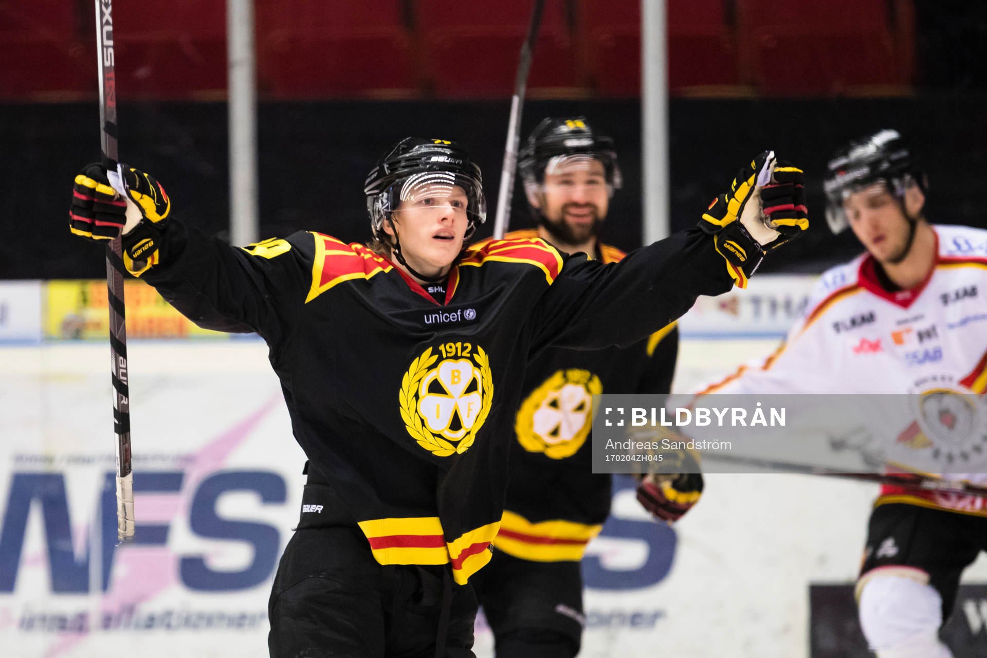 Brynäs Daniel Mannberg firar 4-1 målet som gjordes av