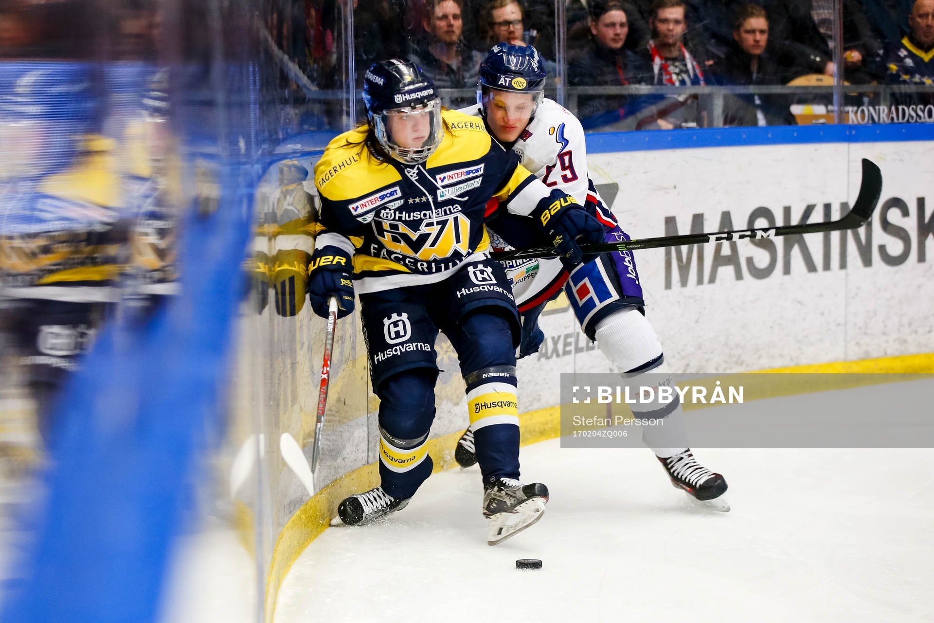 s Isac Brännström och Linköpings Gabriel Carlsson