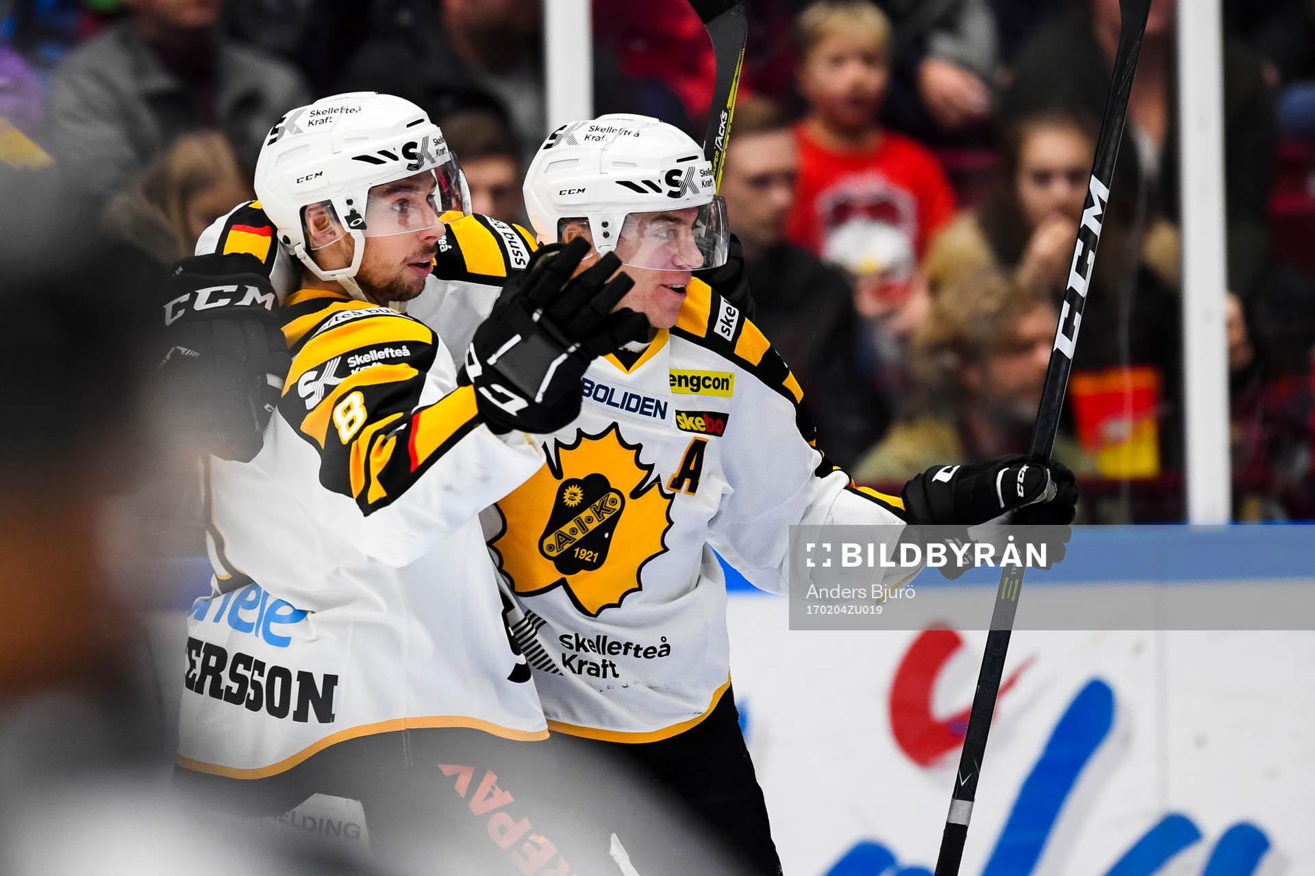Skellefteås Marcus Pettersson och Pär Lindholm jublar